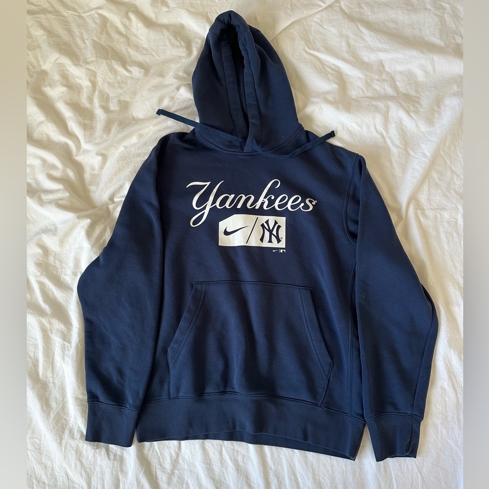 Nike Yankees sweatshirt size M